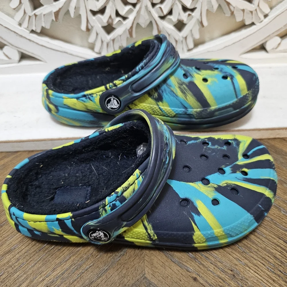 CROCS Kids Tie-Dye Blue and Yellow Fuzzy Lined Clogs